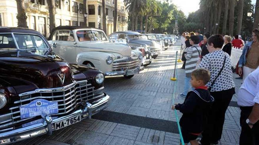 Los coches antiguos vuelven por las fiestas