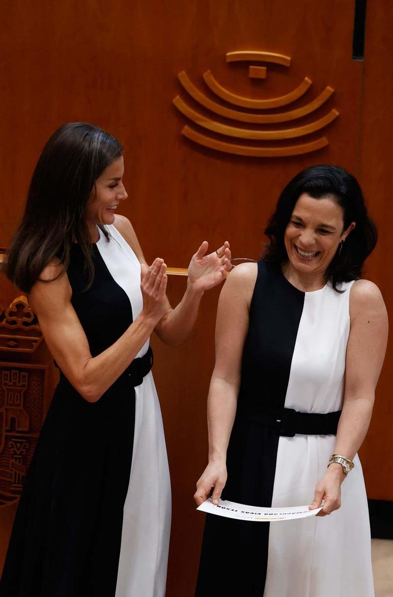 La anécdota viral de la reina Letizia y el vestido de Mango que ha llevado a juego con una premiada en Mérida