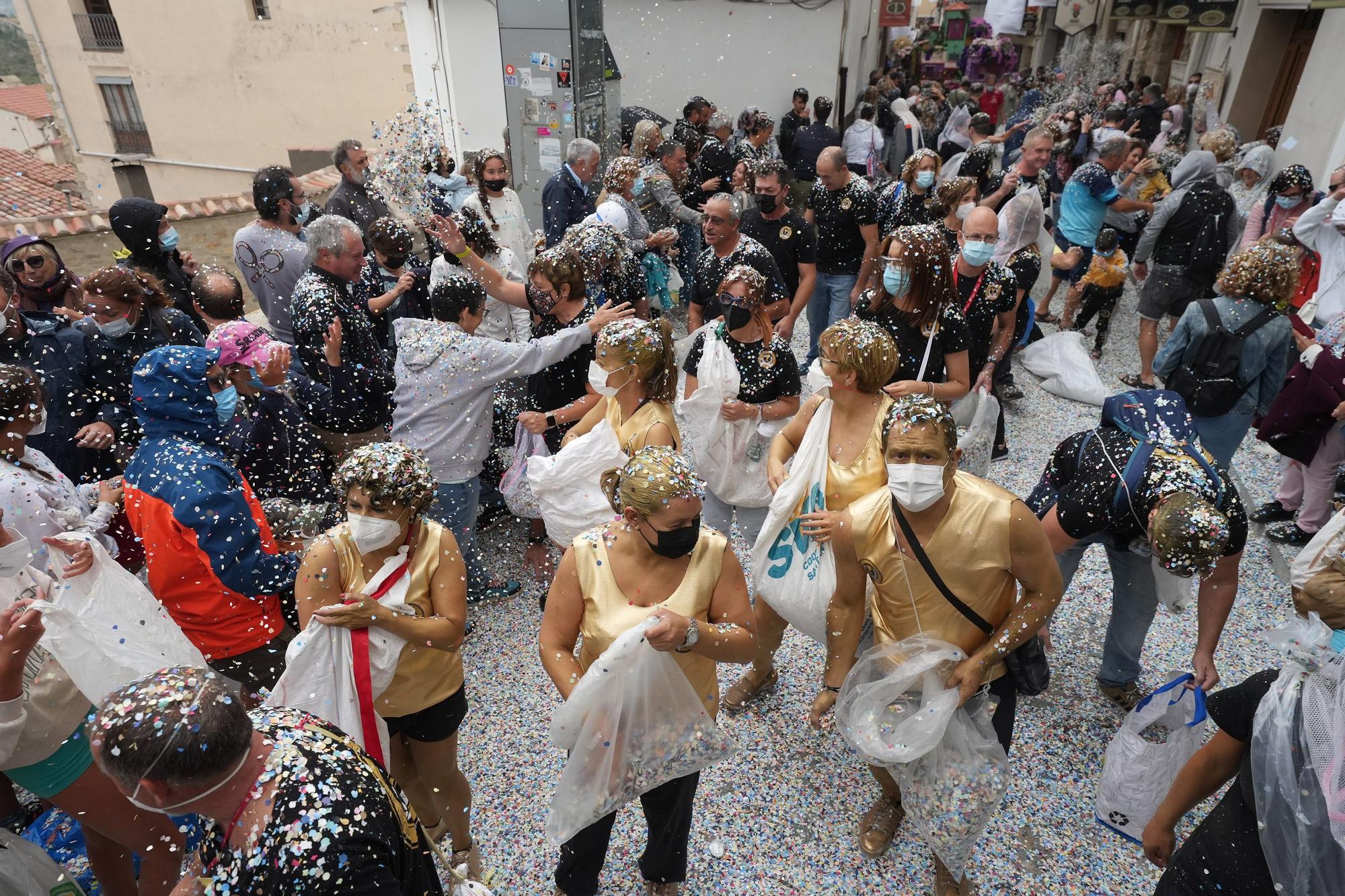 Búscate en el desfile de carrozas y disfraces de l'Anunci de Morella