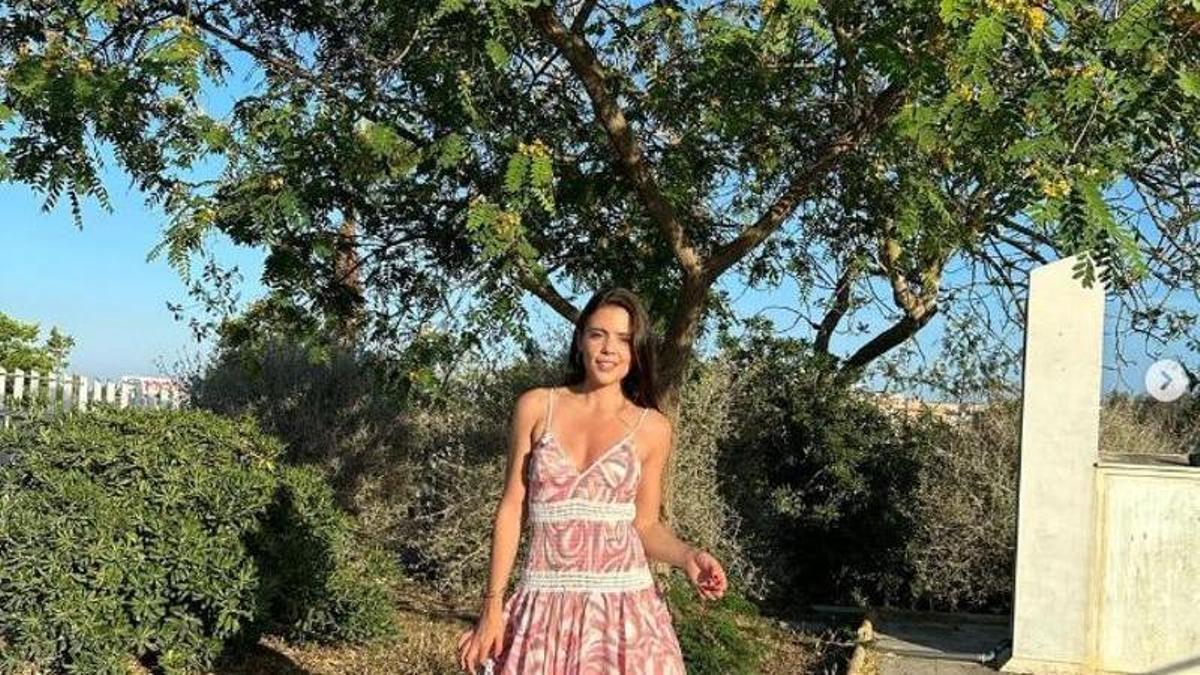 Isa Hernáez en el desfile Adlib de Ibiza y vestida de la diseñadora Virginia Vald