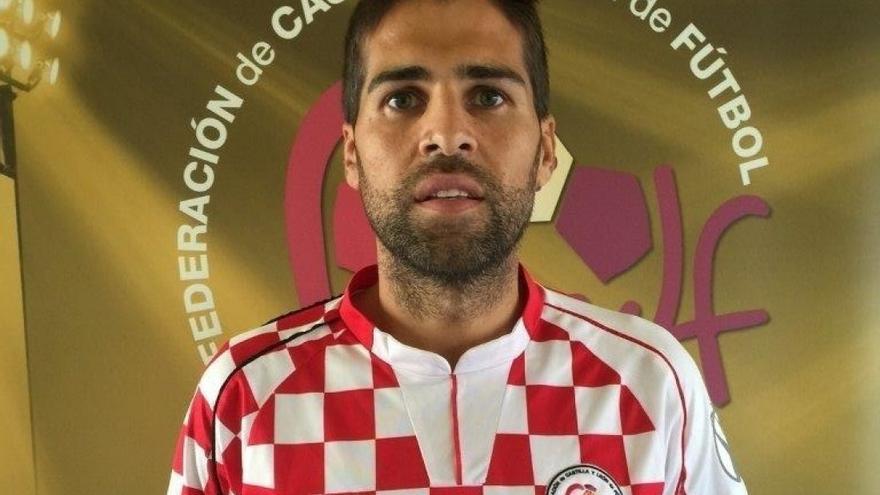 Manu Arias, con la camiseta de Castilla y León