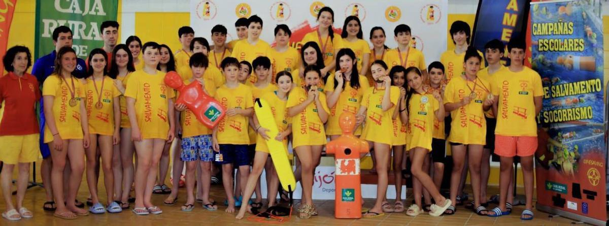 Los escolares participantes en el Trofeo Gijón.