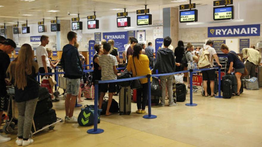 El Govern preveu 2 milions de passatgers a l´aeroport per la diversitat d´aerolínies