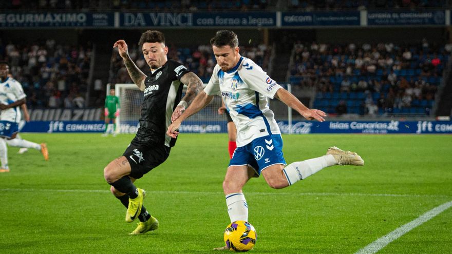 El Tenerife resuelve la salida de Adrián Guerrero