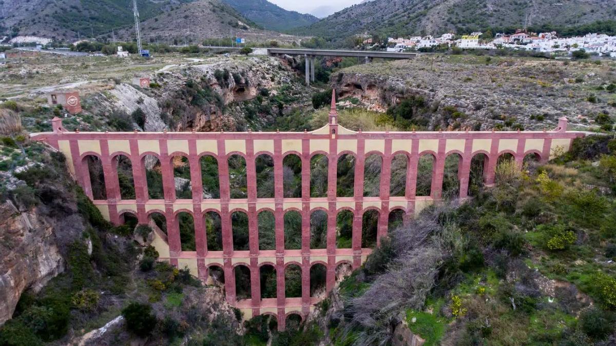Todas las imágenes de este acueducto del siglo XIX que pocos conocen en Málaga y que es una joya de ingeniería
