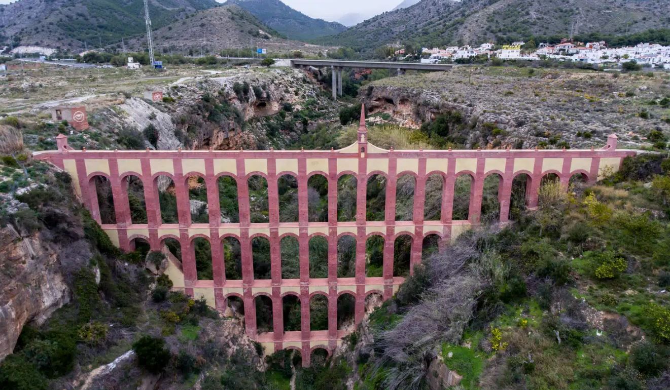 Todas las imágenes de este acueducto del siglo XIX que pocos conocen en Málaga y que es una joya de ingeniería
