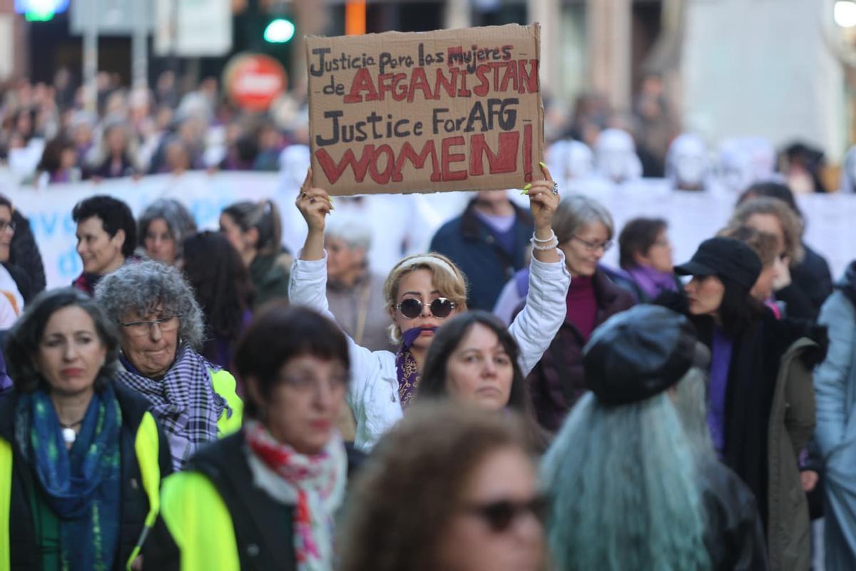 8M en València 2026: Las calles de València se tiñen de morado en el día de la mujer