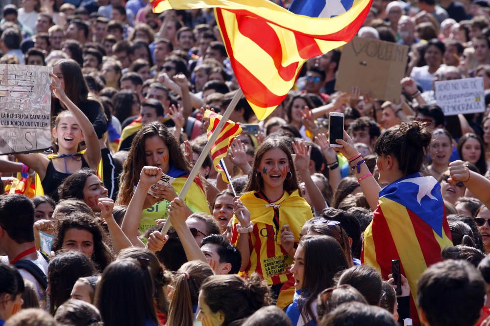 Estudiants, professors i personal de la UdG s''han manifestat a Girona