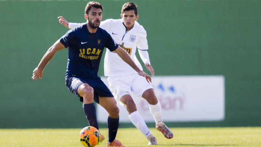 El centrocampista Chavero, la pasada temporada con la elástica del UCAM