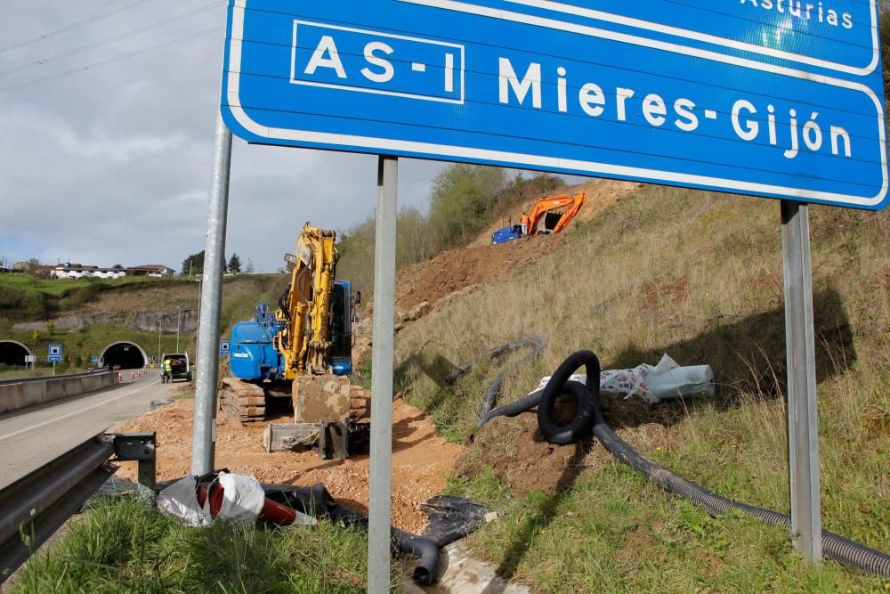 Obras de estabilización de la ladera en la autovía minera