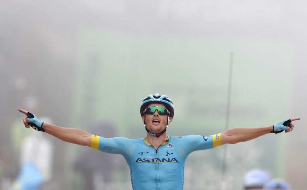 Fuglsang (Astana) ha ganado este lunes la decimosexta etapa de la Vuelta a España, disputada entre Pravia y el Alto de La Cubilla.