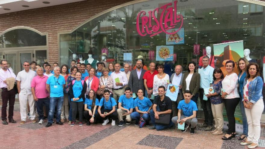Los escaparates de Vecindario celebran el Día de Canarias con más artesanía