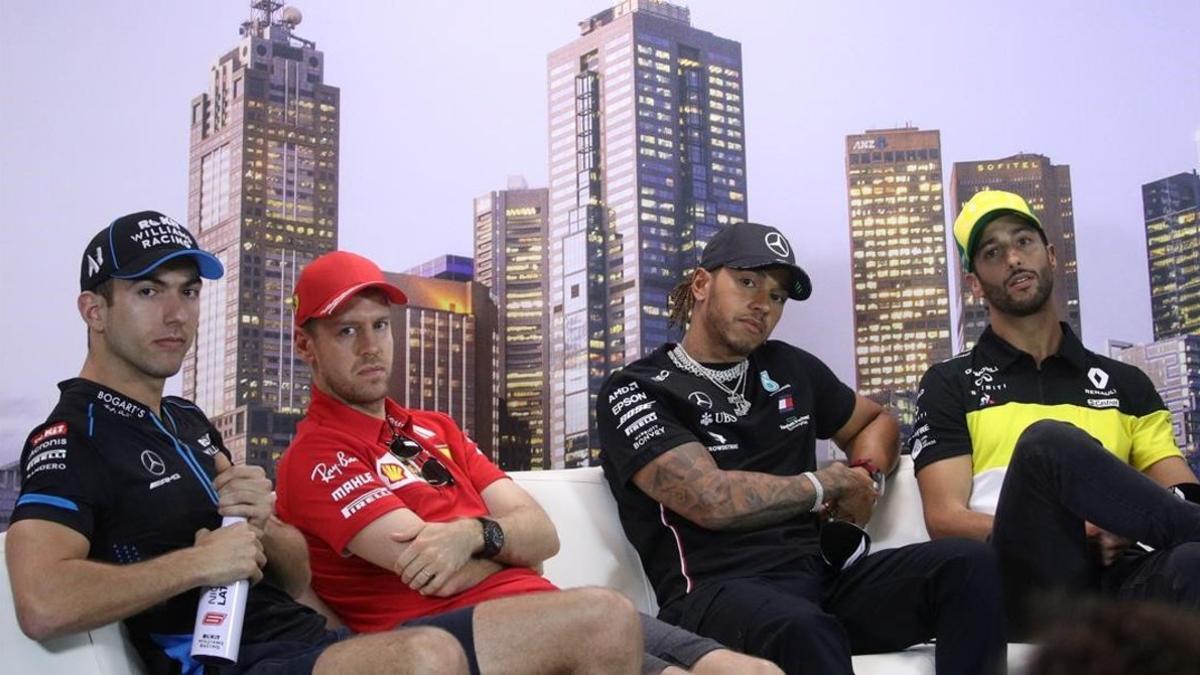 Nicholas Latifi,Sebastian Vettel, Lewis Hamilton y Daniel Riccardo, en la conferencia de prensa de hoy, en Melbourne, con motivo del GP de Australia de F-1.