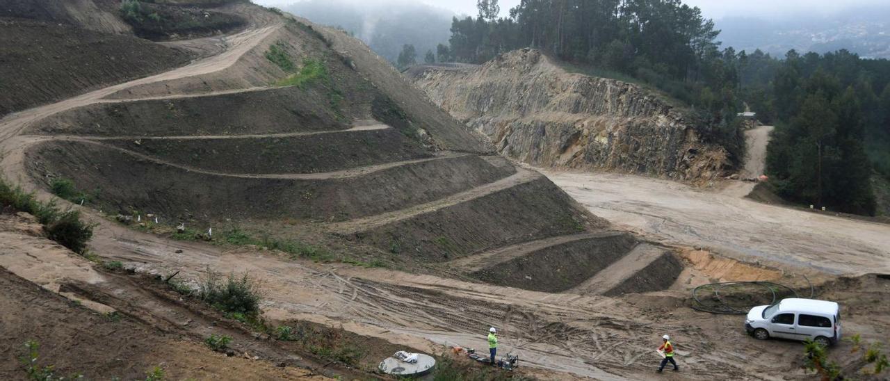 Estado de las obras de la circunvalación, iniciadas a finales de 2015, en la zona de A Canicouva y Bértola.