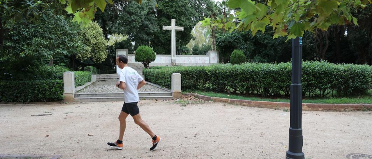 Cruz en el Parque Ribalta de Castelló.