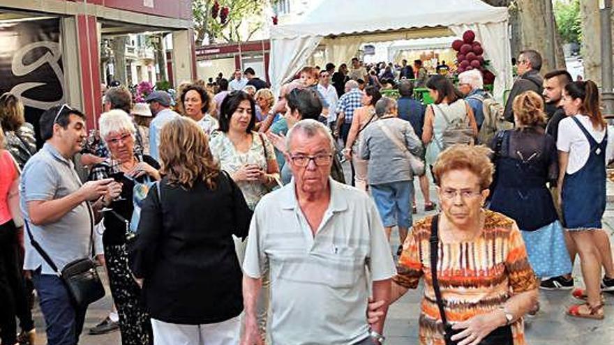 La 35a Mostra del Vi va omplir la Rambla de Figueres.