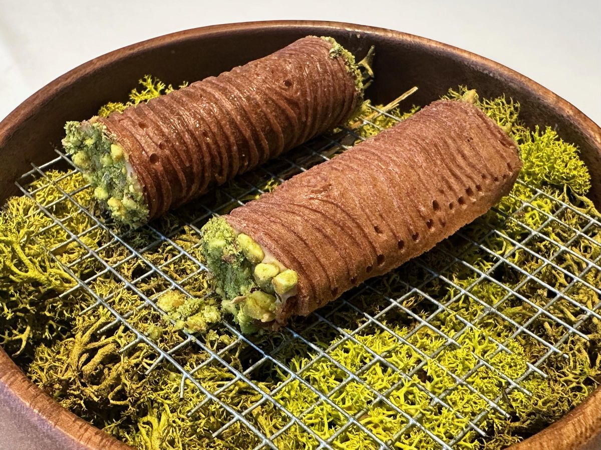Crujiente de guiso de lenteja con orejas