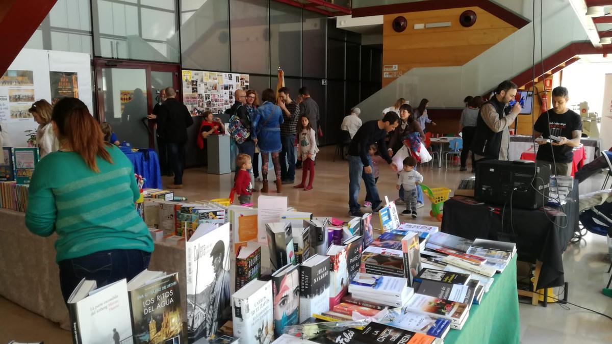 Imagen de la feria literaria y musical de Cullera