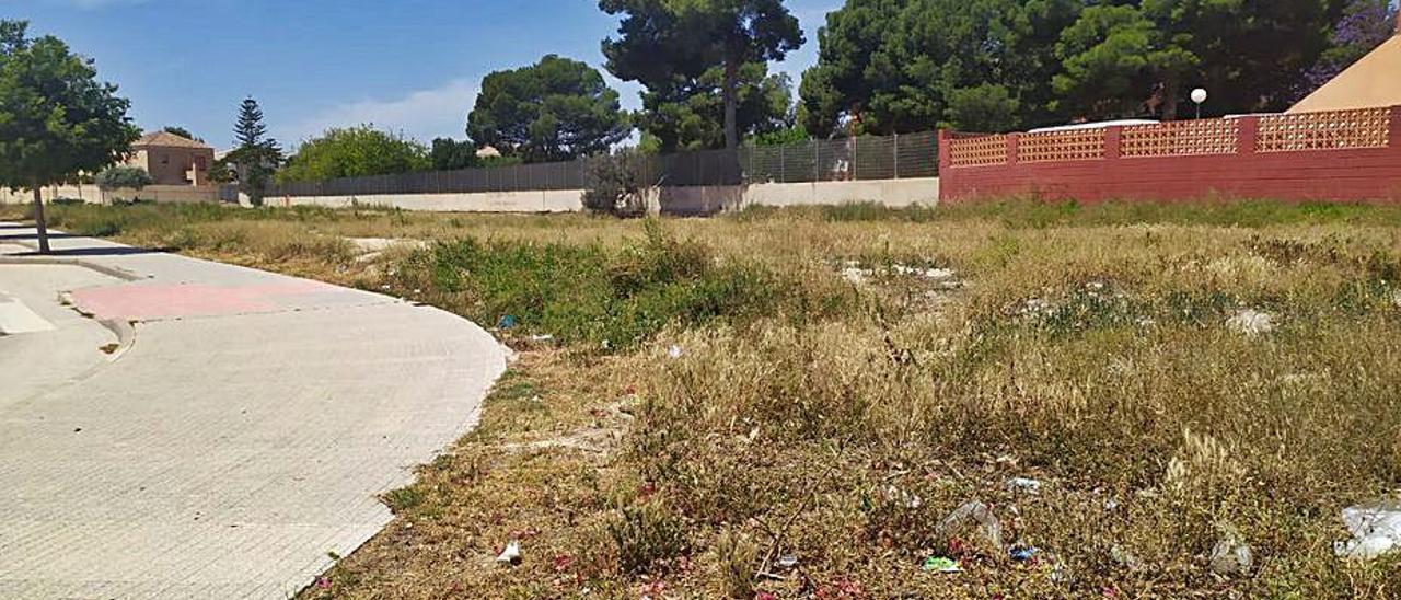 La parcela del ecoparque, en la calle Roberto Mira. |