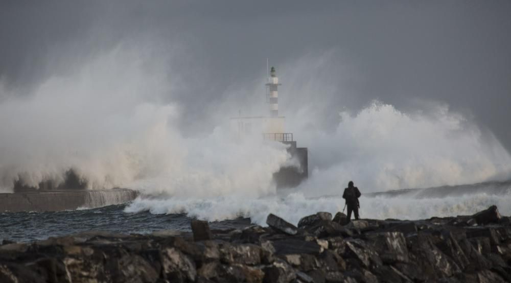 Temporal de viento y oleaje en Asturias