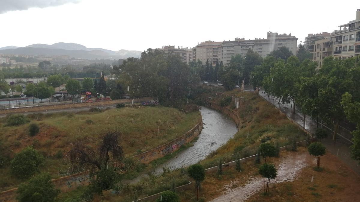 El tiempo en Mallorca | Lluvia intensa y granizo en Palma