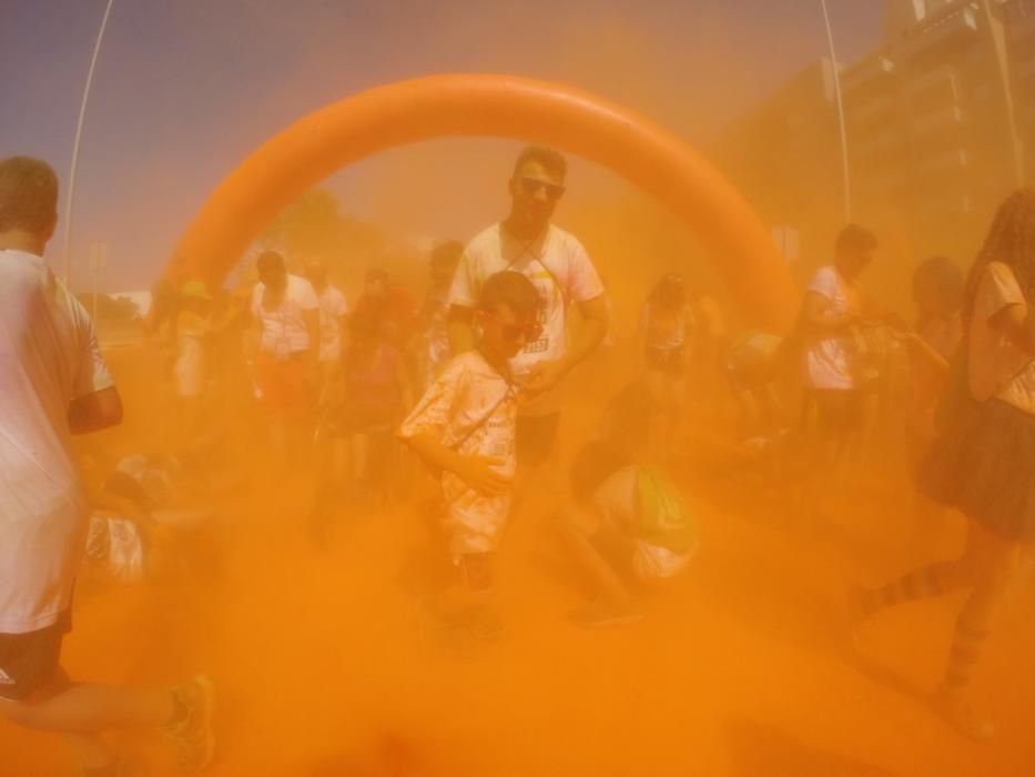 La colorida carrera organizada por Unicaja volvió a concentrar un ambiente joven y festivo en el entorno del estadio Ciudad de Málaga