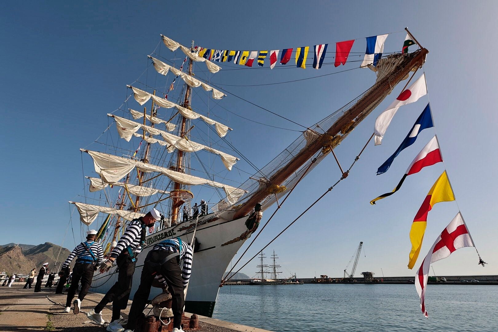 Llegada al Puerto de Santa Cruz del buque escuela mejicano Cuauhtémoc