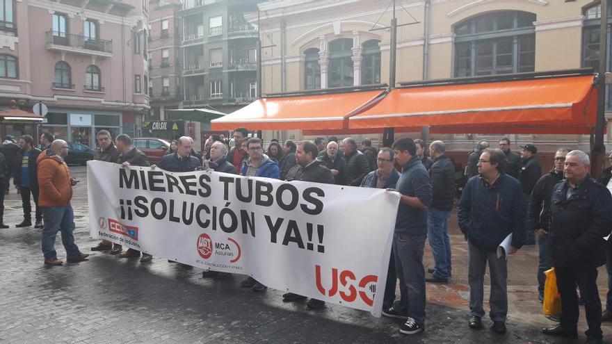 Los trabajadores de Mieres Tubos exigen información sobre la venta de la factoría