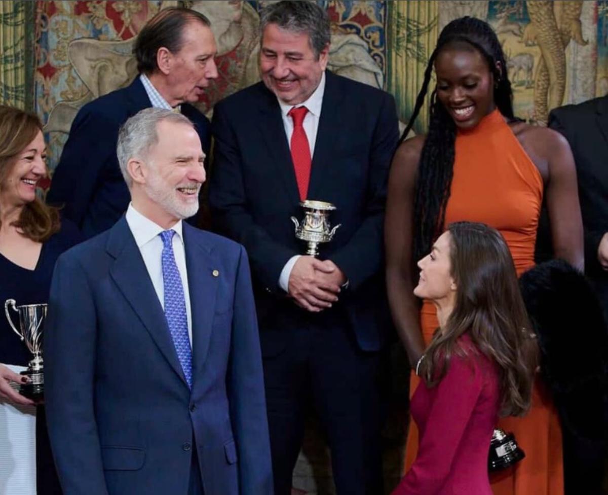 Awa Fam, junto a los Reyes y el presidente del CSD, José Manuel Rodríguez Uribes, en una imagen publicada por ella en sus RR. SS.