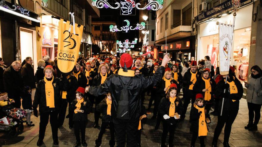 La agrupaciones musicales desfilaron desde Casa de Rosas hasta la plaza Castelar.