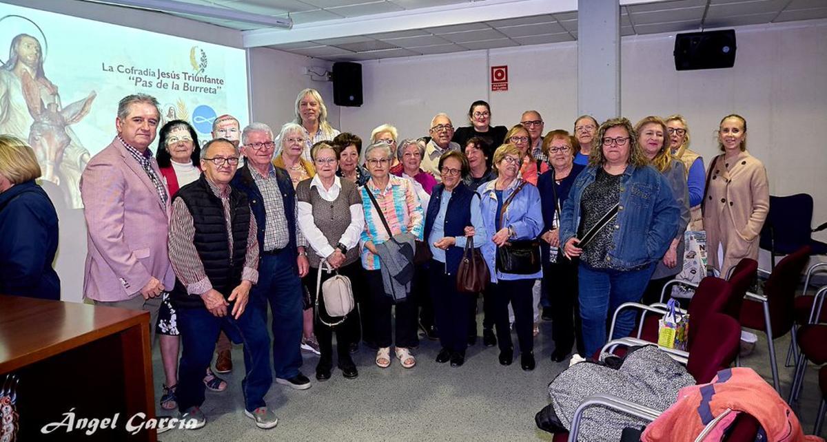 Acto de entrega de la donación de la cofradía de Jesús Triunfante de Crevillent