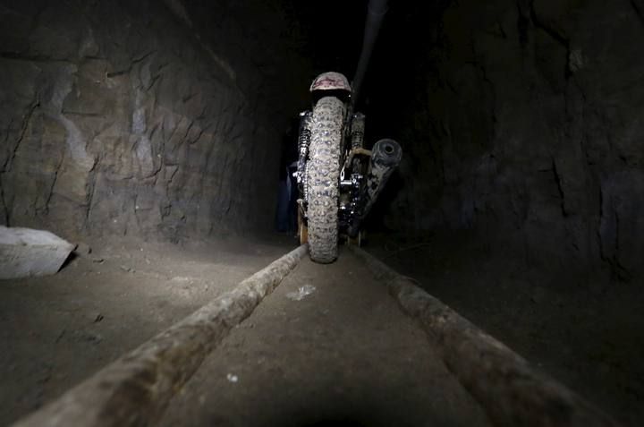 Así era la celda de 'El Chapo' Guzmán y el túnel por el que se fugó