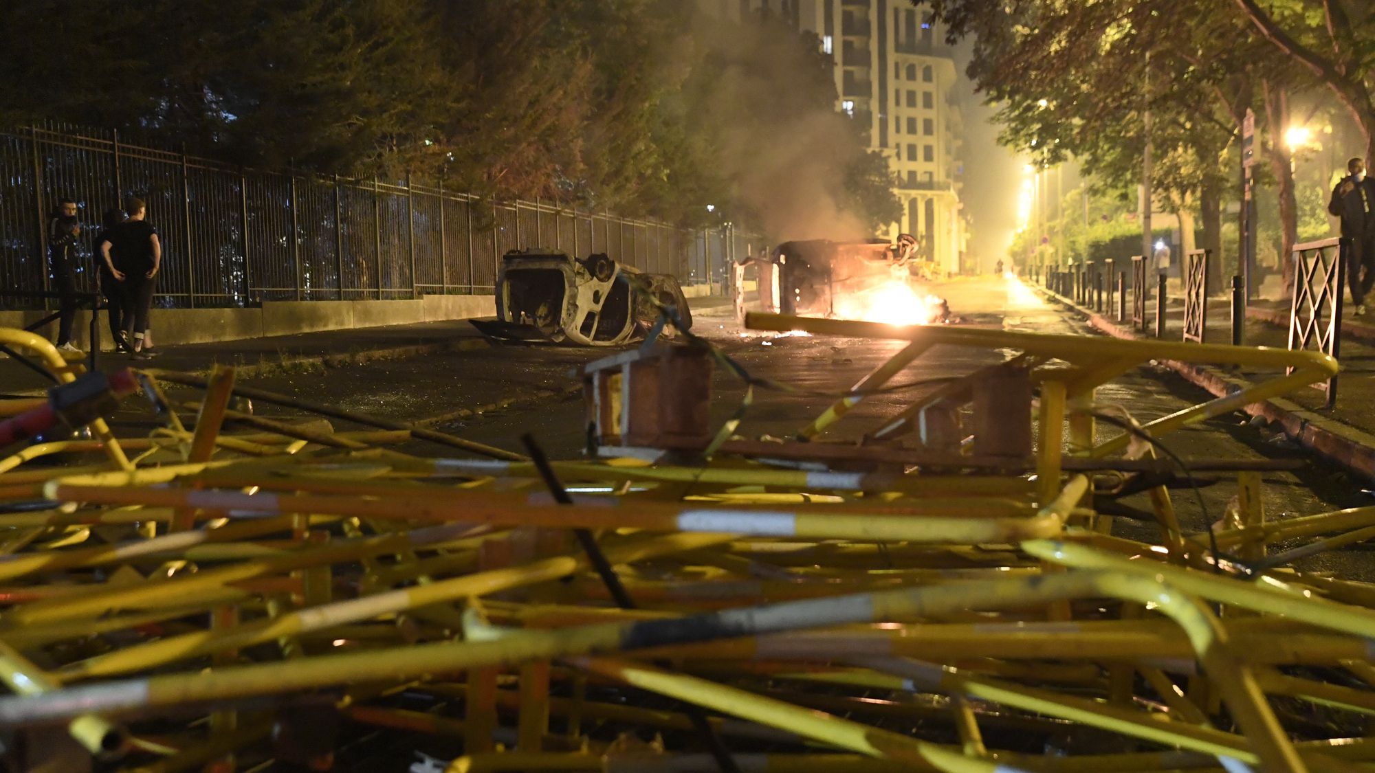 Tercera noche de enfrentamientos con los manifestantes en Nanterre, cerca de París