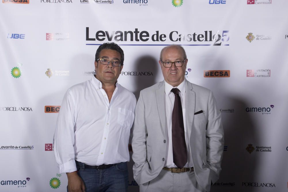 José Luis Hernández, gerente del Mercado Central de Castelló, con Julio Domingo, comercial de Levante de Castelló.