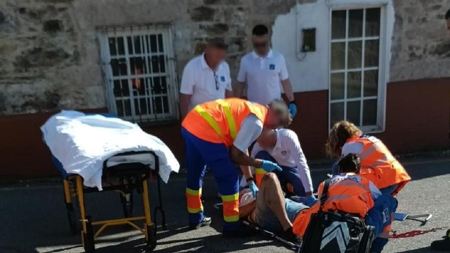 Dos vecinos frenan con un torniquete la hemorragia de un motorista herido en Vigo