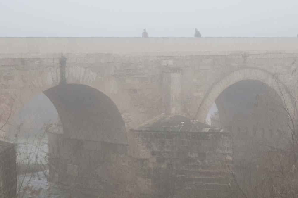 Córdoba despierta bajo la niebla