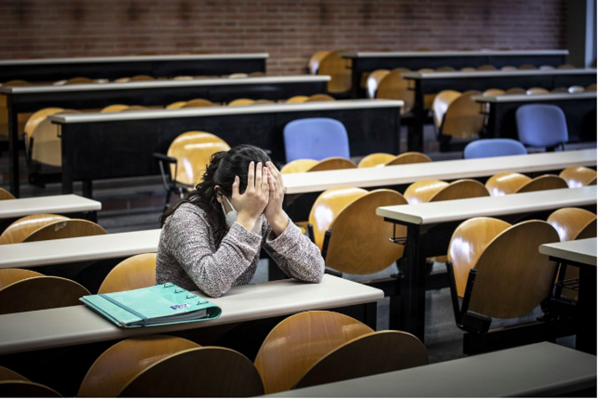 Una estudiante universitaria, en un aula.