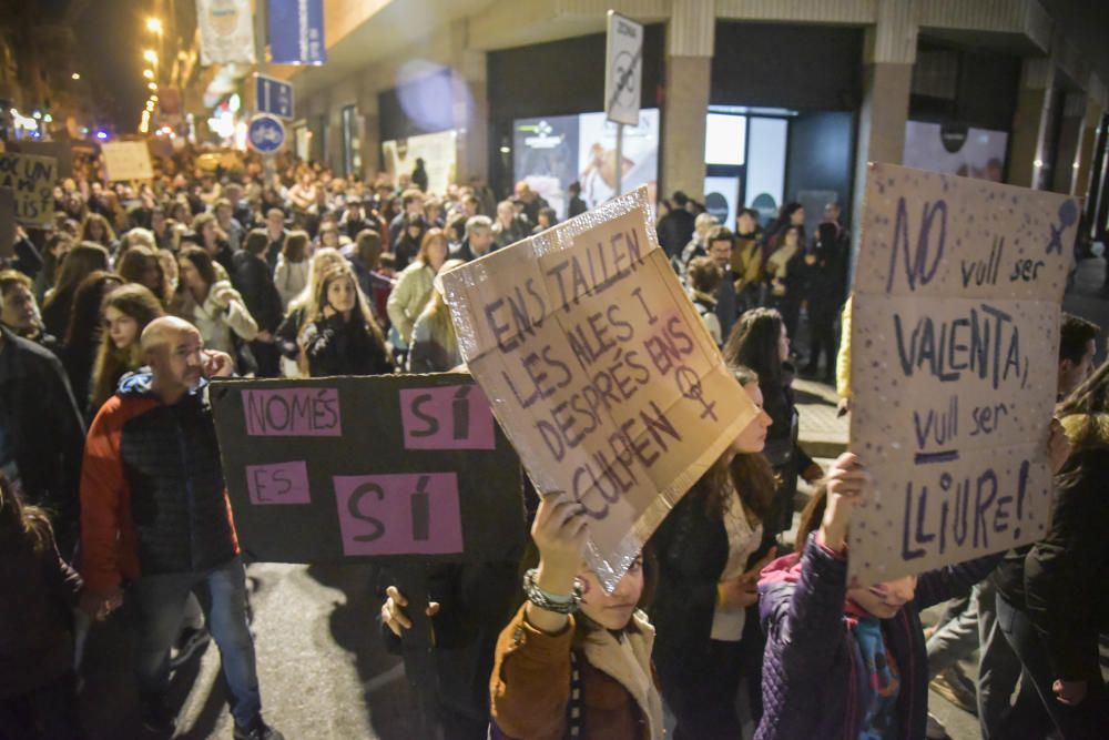 GALERIA | Manifestació feminista pel 8M a Manresa