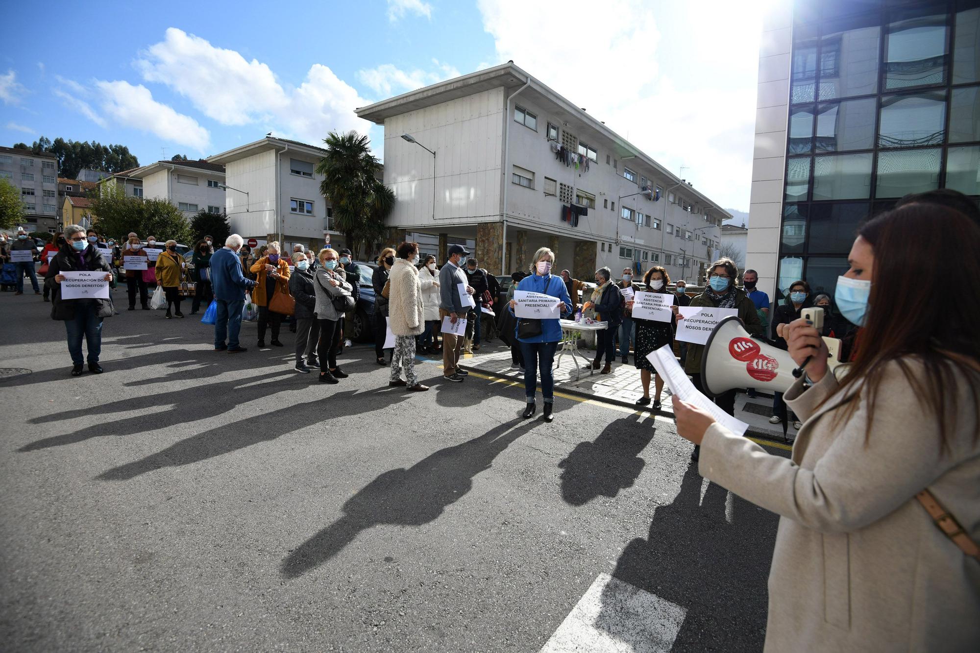 Protesta en Marín por la atención sanitaria presencial