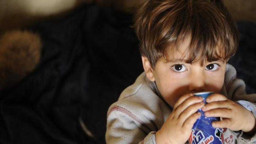 Els anuncis de refrescos i begudes ensucrades són un risc per a la salut infantil