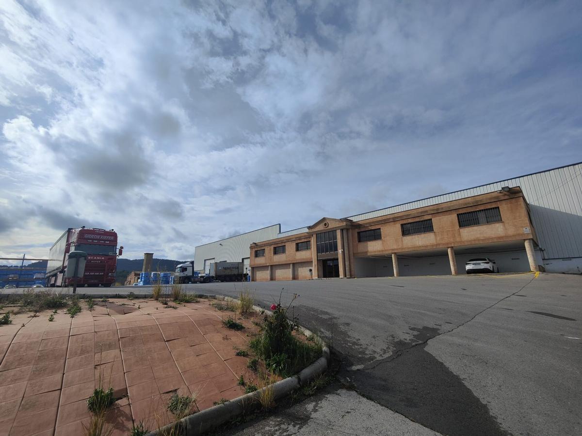 Exterior de las instalaciones de la firma, ubicada en l'Alcora.