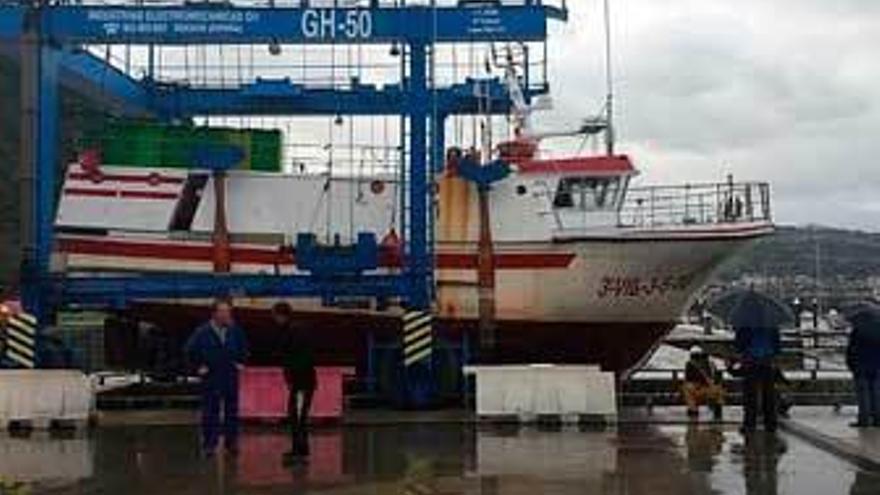 El pesquero accidentado, en el puerto de Laredo.