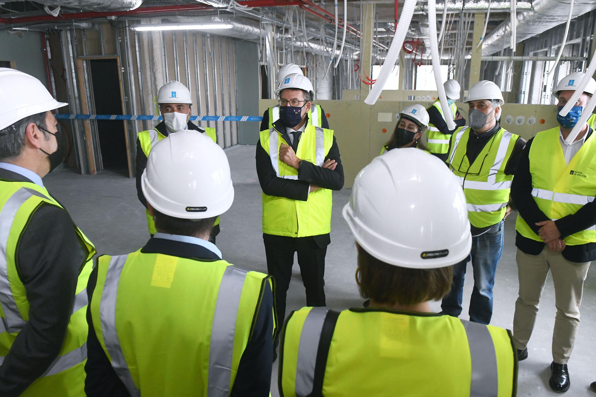 Feijóo y García Comesaña visitan las obras en el Hospital de A Coruña