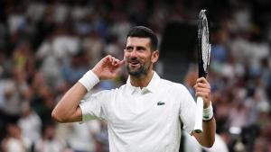 Djokovic recupera la seva millor versió i destrossa Tsitsipas