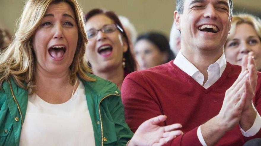 Susana Díaz y Pedro Sánchez durante el mitin de los socialistas en Sevilla. // Reuters
