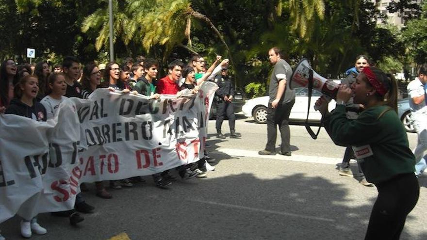 Los manifestantes corean algunas consignas.