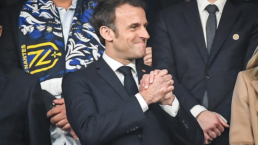 Macron, von der bequemen Wiederwahl bis zum Auflauf in einem verschwendeten Jahr