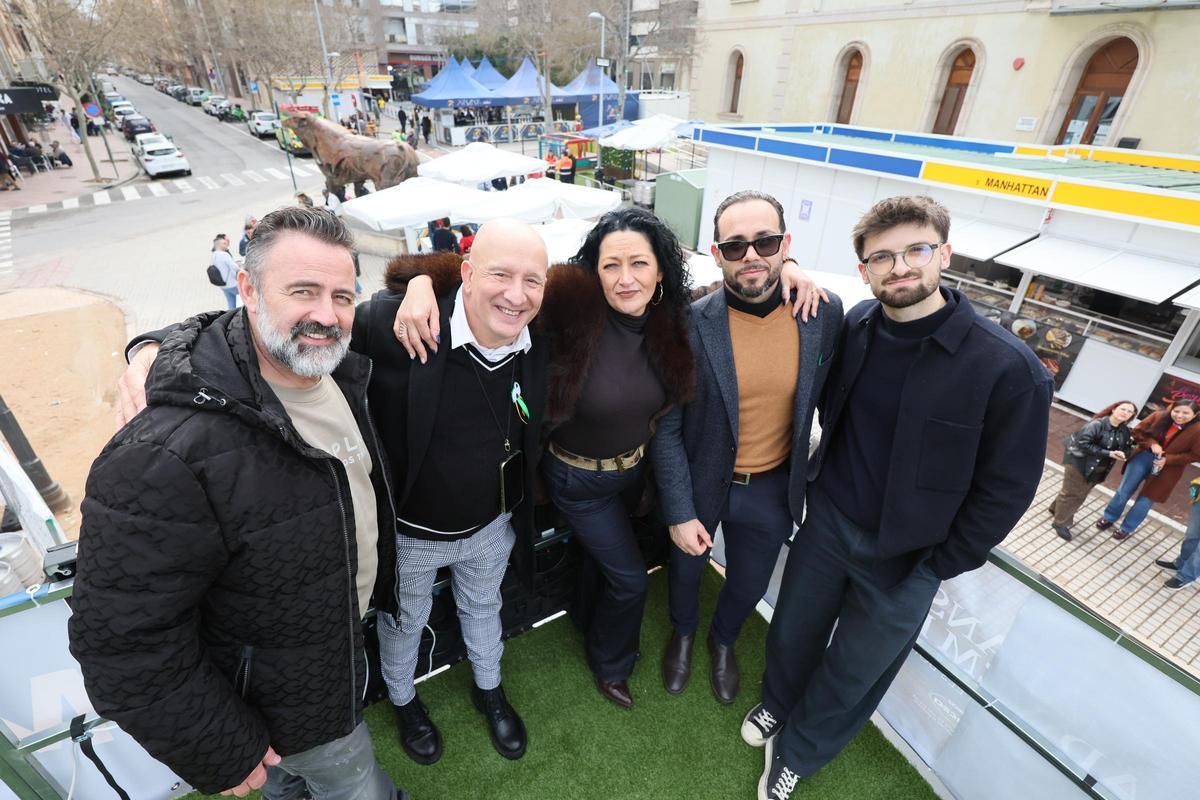 Trabajadores de 'Mediterráneo', en la terraza del Mesón de la Tapa y la Cerveza, patrocinado por este diario y Águila