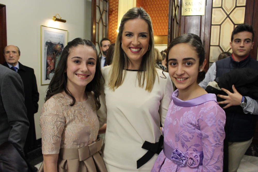 Las cortes de honor no podían faltar. Aitana Piquero, Laura Fabra y Lola Palanca