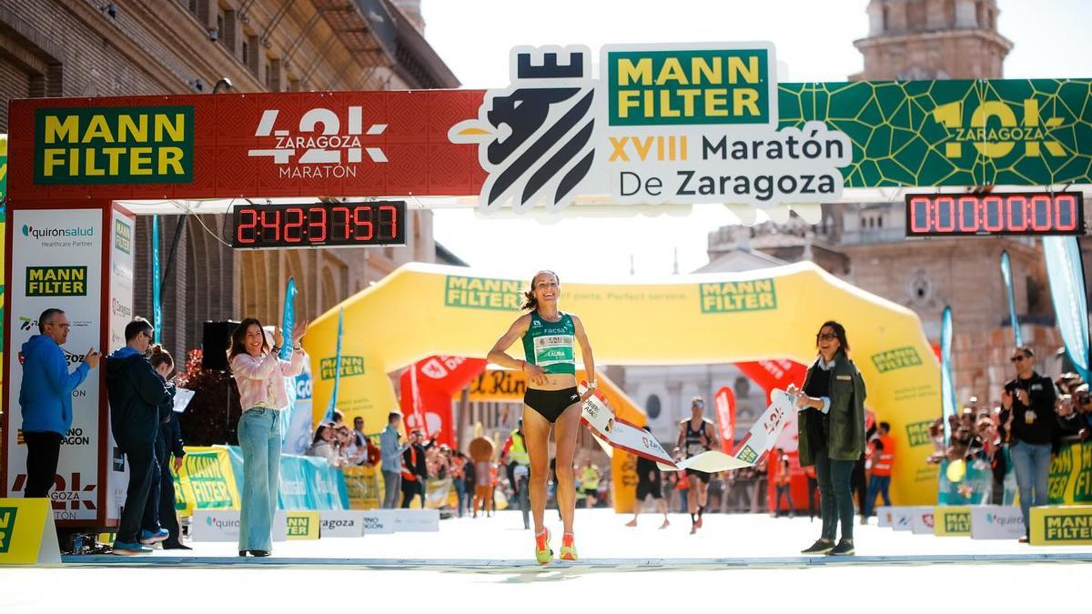 La atleta de Almussafes durante su entrada a meta.